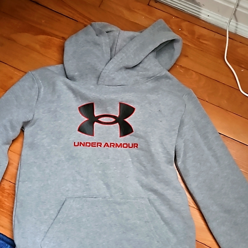 Under Armour sweatshirt
